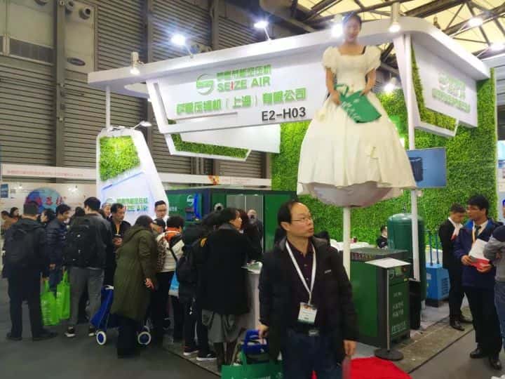 薩震節(jié)能空壓機(jī)展位上人氣火爆