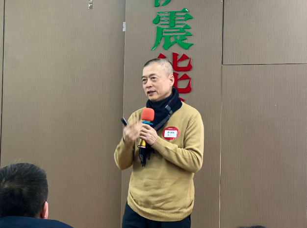 鄭裕楓在薩震節(jié)能空壓機(jī)分享《挑戰(zhàn)高目標(biāo)達(dá)成雙幸!
